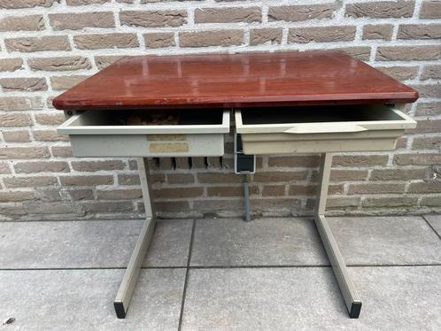 Lessenaar vintage bureau, Kinderen en Baby's, Kinderkamer | Tafels en Stoelen, Gebruikt, Ophalen