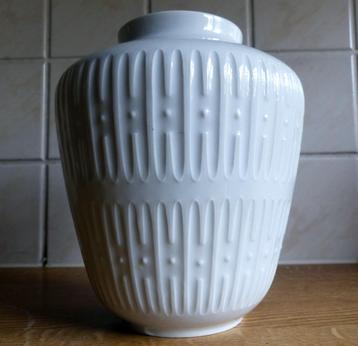 Edelstein Bavaria vintage vaas wit porselein grafisch decor beschikbaar voor biedingen