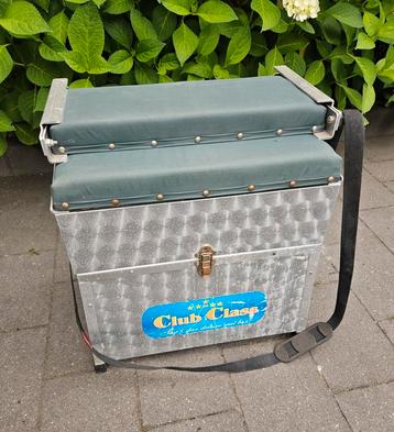 Viskoffer met platform en vispak beschikbaar voor biedingen