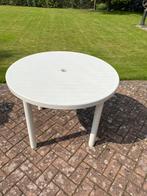 Kunststof en camping tafel, Caravans en Kamperen, Kampeermeubelen, Ophalen of Verzenden, Zo goed als nieuw, Campingtafel