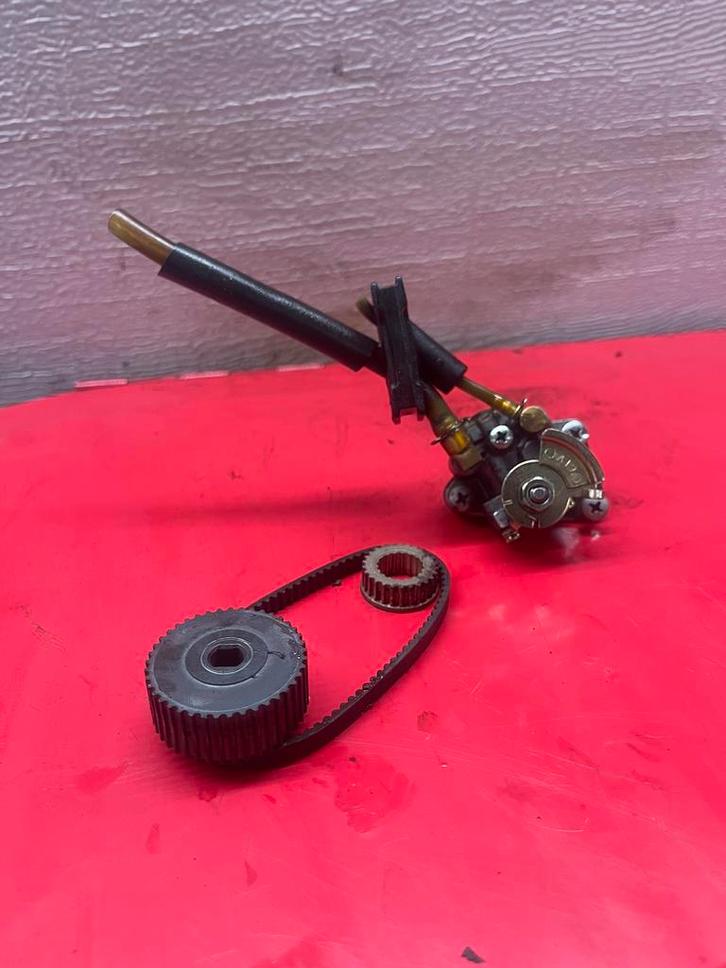 Olie Pomp Gilera Runner 50cc COMPLEET, Fietsen en Brommers, Brommeronderdelen | Algemeen, Gebruikt, Blok, Ophalen of Verzenden