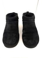 UGG W Classic Ultra Mini Chains - maat 36, UGG, Zwart, Lage of Enkellaarzen, Ophalen of Verzenden