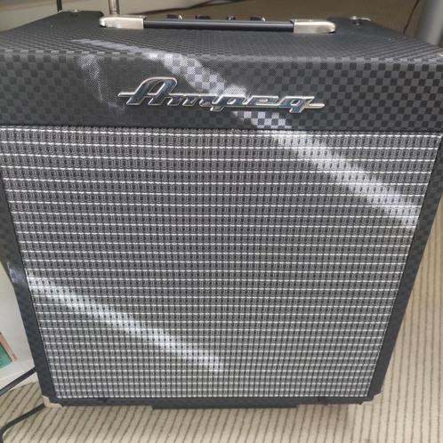 Ampeg Bass combo in nieuw staat., Muziek en Instrumenten, Versterkers | Bas en Gitaar, Zo goed als nieuw, Minder dan 50 watt, Ophalen of Verzenden