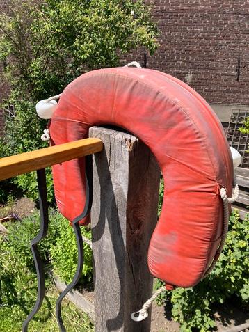 reddingsboei rood hardschuim beschikbaar voor biedingen