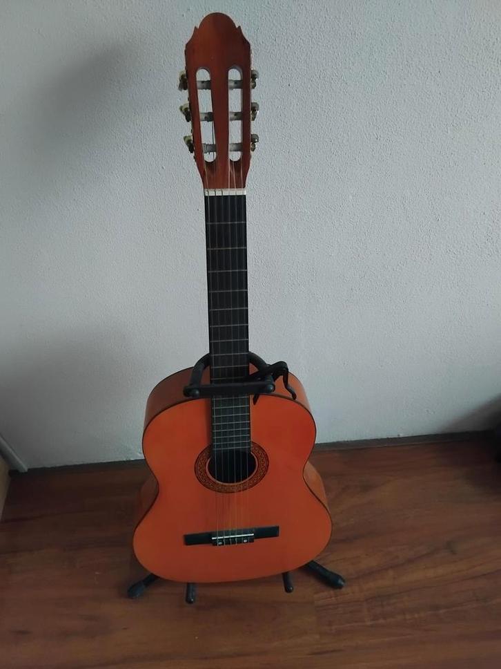 Gitaar met accessoires, Muziek en Instrumenten, Snaarinstrumenten | Gitaren | Akoestisch, Gebruikt, Klassieke of Spaanse gitaar
