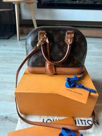 Louis vuitton alma bb, Sieraden, Tassen en Uiterlijk, Tassen | Damestassen, Ophalen of Verzenden, Gebruikt, Bruin, Handtas