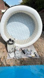 Zeer mooie jacuzzi met LED-verlichting + accessoires, Tuin en Terras, Bubbelbaden en Hottubs, Ophalen, Zo goed als nieuw