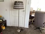 Lamp met rietenkap, Huis en Inrichting, Lampen | Vloerlampen, 100 tot 150 cm, Metaal, Zo goed als nieuw, Ophalen