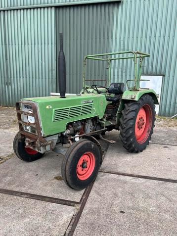 Goede en nette fendt 103s tractor trekker farmer beschikbaar voor biedingen