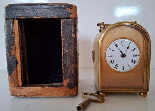 Bijzonder Carriage klokje met foedraal en passende sleutel., Antiek en Kunst, Antiek | Klokken, Ophalen of Verzenden