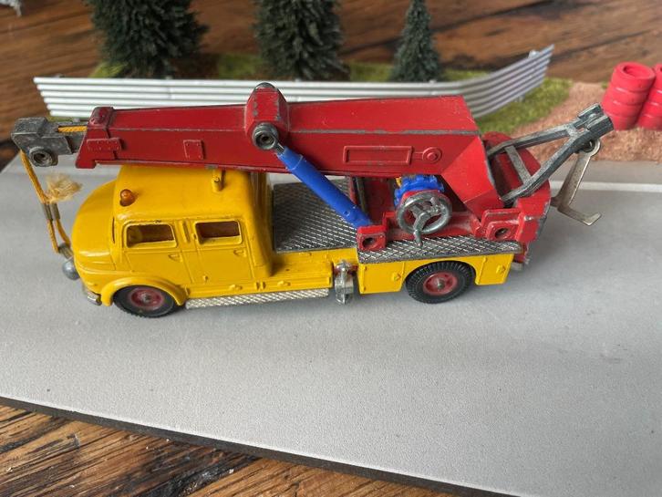 Siku V293 Mercedes rundhauber kraanwagen, Hobby en Vrije tijd, Modelauto's | Overige schalen, Gebruikt, Bus of Vrachtwagen, Ophalen of Verzenden
