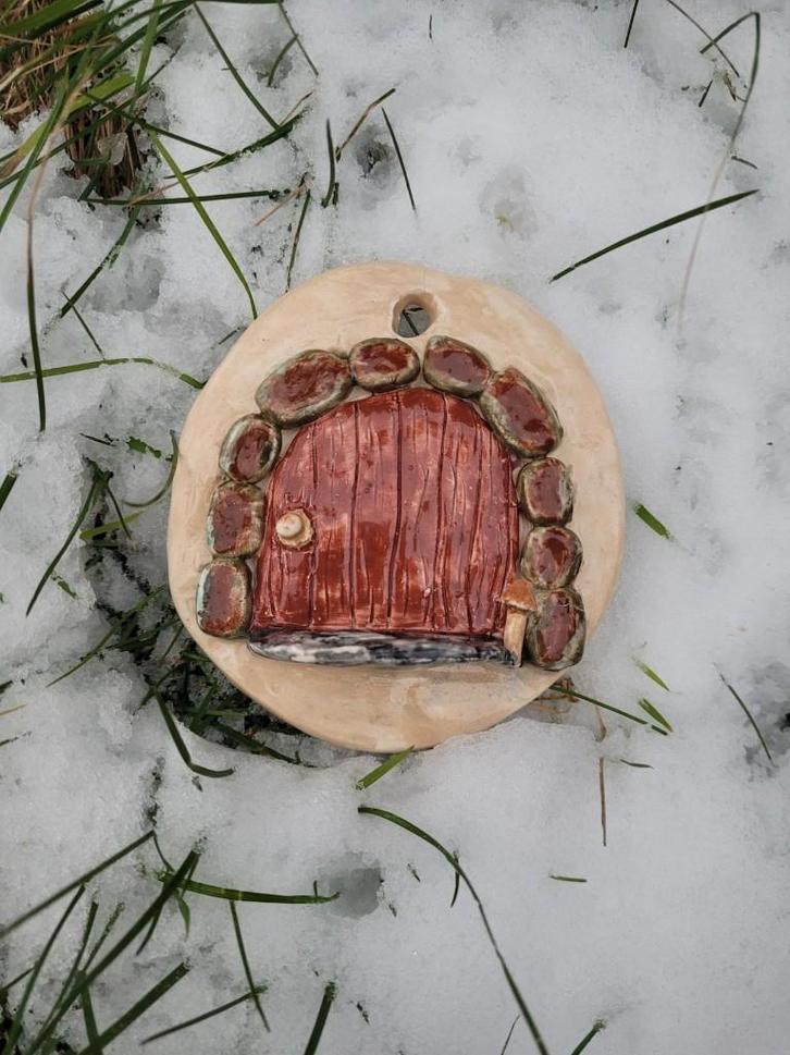 Unieke fantasy klei hanger. Leuk elfendeurtje., Huis en Inrichting, Woonaccessoires | Wanddecoraties, Nieuw, Ophalen of Verzenden