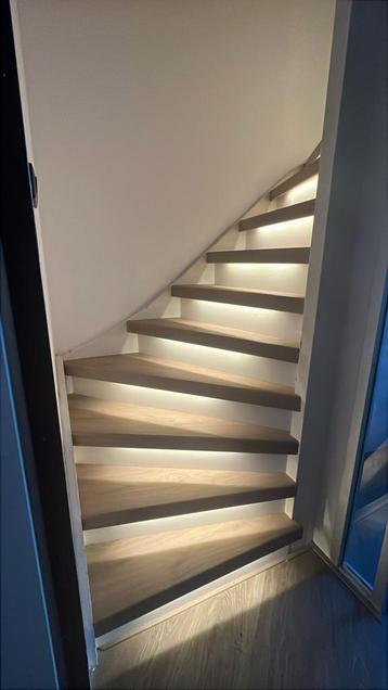 DE SCHERPSTE TRAPRENOVATIE VAN NL!! Overzettreden/plak pvc beschikbaar voor biedingen