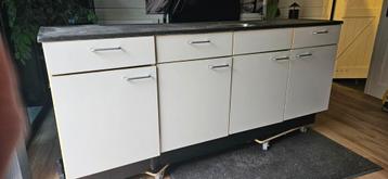 Gratis Keukenblok !  beschikbaar voor biedingen