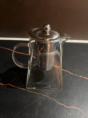 Theepot met zeef voor losse thee - 1 liter beschikbaar voor biedingen