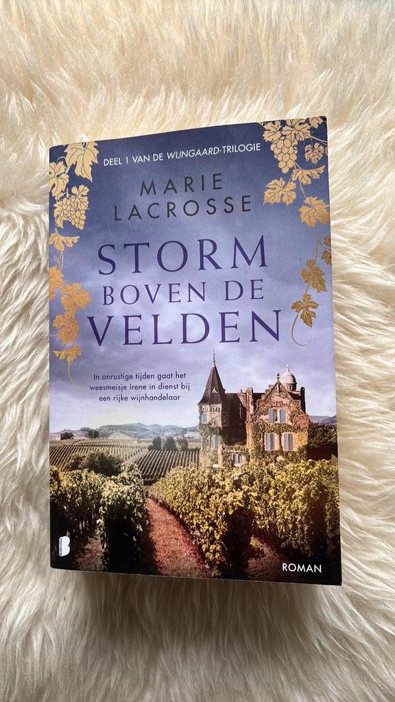 Marie Lacrosse - Storm boven de velden, Boeken, Literatuur, Zo goed als nieuw, Ophalen of Verzenden