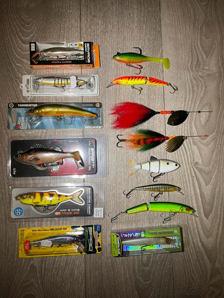 Set roofvis kunstaas , pluggen , swimbaits, Watersport en Boten, Hengelsport | Roofvissen, Zo goed als nieuw, Overige typen, Ophalen of Verzenden