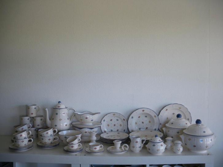 Zeller Petite Rose servies, Huis en Inrichting, Keuken | Servies, Zo goed als nieuw, Bord(en), Wedgwood, Aardewerk, Ophalen of Verzenden