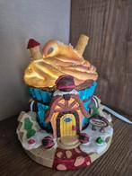 Lemax cupcake lane chocolat verlicht kerstdorp kersthuisjes, Diversen, Kerst, Ophalen of Verzenden, Zo goed als nieuw