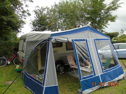 kip eculine 38ttz zeer mooi, Caravans en Kamperen, Caravans, Particulier, tot en met 3, 500 - 750 kg, Treinzit, Kip, 2 aparte bedden