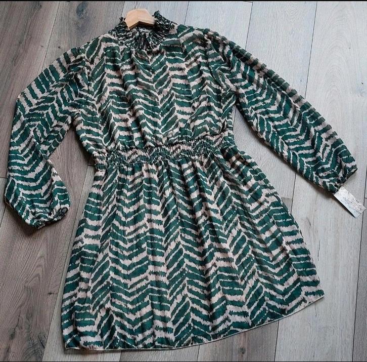 MADE IN ITALY Jurk groen beige print M🙂, Kleding | Dames, Jurken, Nieuw, Maat 38/40 (M), Beige, Boven de knie, Verzenden