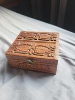 Houten sieradendoosje met snijwerk, Huis en Inrichting, Minder dan 50 cm, Gebruikt, Minder dan 50 cm, Ophalen of Verzenden