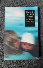 Op klaarlichte dag.
Simone van der Vlugt., Ophalen of Verzenden, Zo goed als nieuw