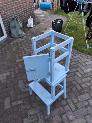 Opstapje / Keukenhulpje Kinderen beschikbaar voor biedingen