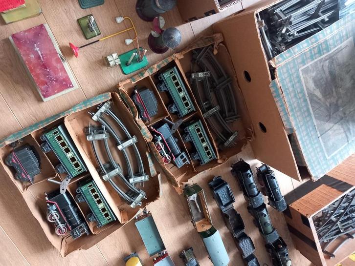 Oude metalen treinen met toebehoren oa Marklin, Antiek en Kunst, Antiek | Speelgoed, Ophalen