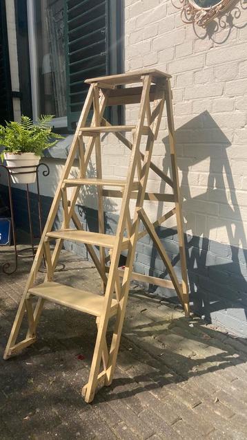 Brocante houten schilderstrap beschikbaar voor biedingen