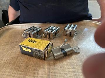 Yale slotcylinders, 3 sets van 3, m dezelfde sleutel  openen beschikbaar voor biedingen