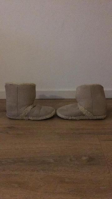 Sloffen maat 36/37 gevoerd. beschikbaar voor biedingen