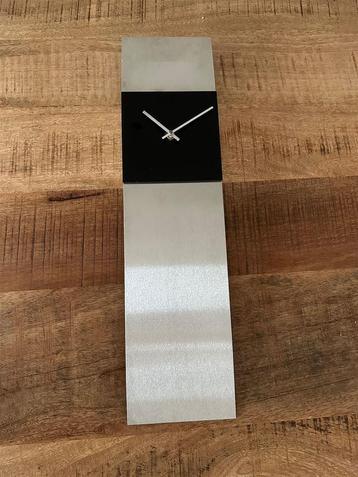 RVS Design Wandklok beschikbaar voor biedingen