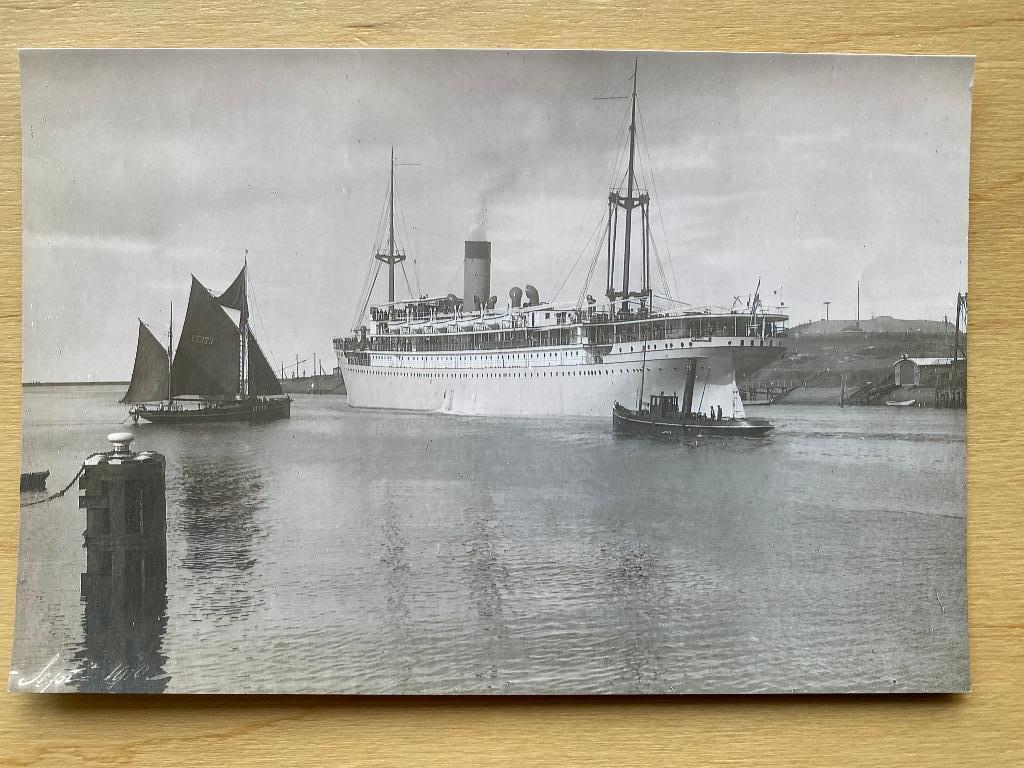 scheepvaart , foto ss Prinses Juliana , SMN, Verzamelen, Ophalen of Verzenden, Zo goed als nieuw, Motorboot, Kaart, Foto of Prent