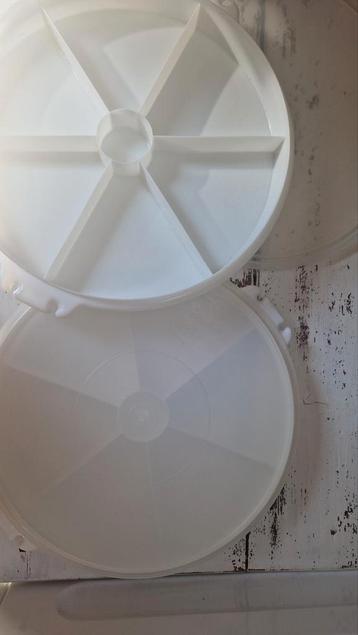 Tupperware Verdeelschalen met deksels - 2 stuks beschikbaar voor biedingen