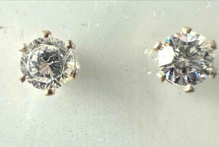 Zilverkleurige Strass Oorbellen Knopjes - Nieuw!, Sieraden, Tassen en Uiterlijk, Oorbellen, Nieuw, Knopjes of Stekers, Zilver