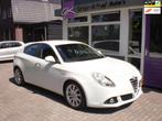 Alfa Romeo Giulietta 1.4 T Distinctive Lusso Automaat NL Aut, 65 €/maand, Stof, Euro 6, 4 cilinders