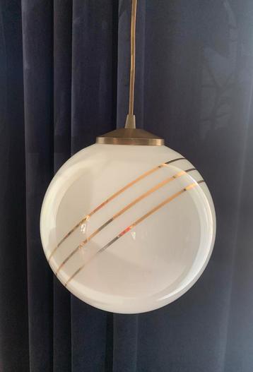 Vintage Massive (?) hanglamp opaline glazen bol beschikbaar voor biedingen