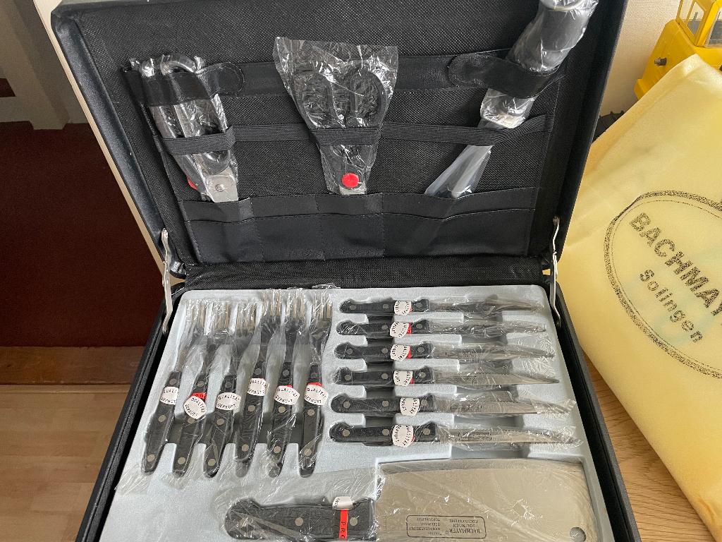 nieuw BESTEKSET IN KOFFER BACHMAYER SOLINGEN - WD014, Huis en Inrichting, Keuken | Bestek, Nieuw, Bestekset, Rvs of Chroom, Vaatwasserbestendig