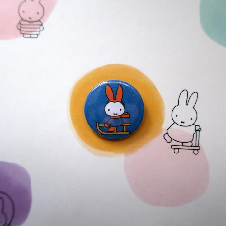 Nijntje Pluis 25MM Pin Button Badge Broche, Verzamelen, Speldjes, Pins en Buttons, Nieuw, Button, Overige onderwerpen, Verzenden