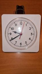 Vintage Junghans wandklok vierkant kunststof W737, Ophalen of Verzenden, Gebruikt, Analoog, Wandklok
