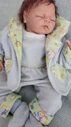 Reborn schattig slapende baby jongentje 50 cm., Verzamelen, Poppen, Ophalen of Verzenden, Nieuw, Babypop, Levensecht of Reborn