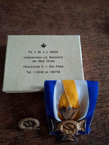 Officierskruis XV en XX trouwe dienst medaille beschikbaar voor biedingen