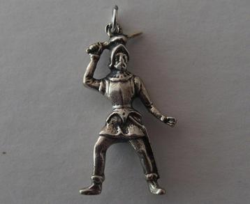 ZILVEREN HANGER: STOERE RIDDER (IVANHOE)? beschikbaar voor biedingen