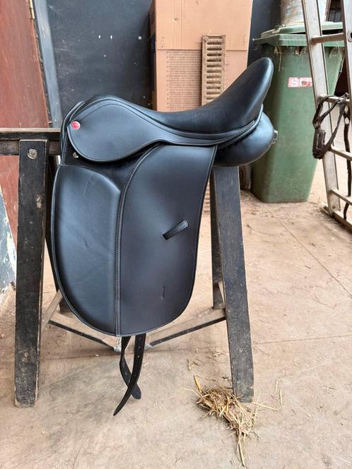 Dressuurzadel 17,5 inch te koop, Dieren en Toebehoren, Paarden en Pony's | Zadels, Nieuw, Dressuur, Ophalen