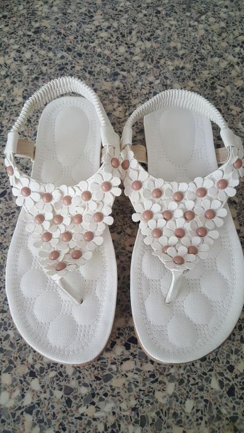Nieuw dames/kinder sandalen, Kleding | Dames, Schoenen, Nieuw, Sandalen of Muiltjes, Wit, Ophalen of Verzenden