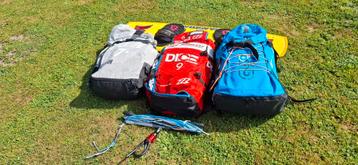 Complete kiteset: kite (7,9 en 11), bar, board en pomp beschikbaar voor biedingen