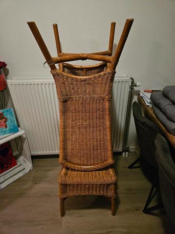 Gratis af te halen rotanstoelen beschikbaar voor biedingen