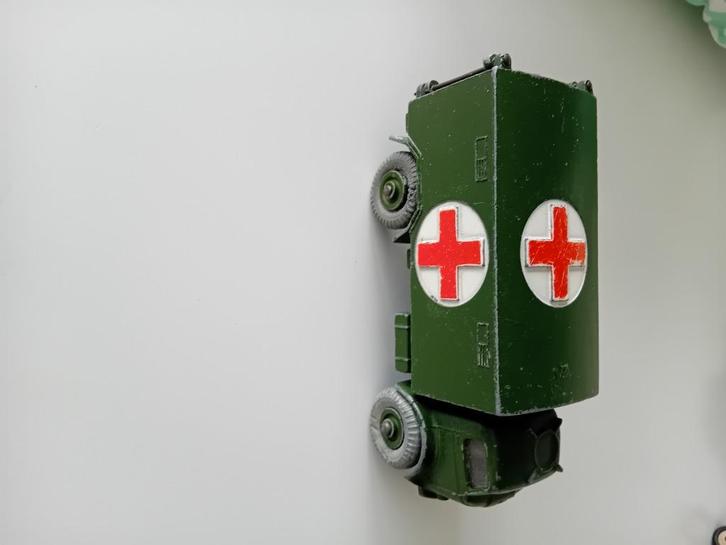 Dinky Toys Military Ambulance, Hobby en Vrije tijd, Modelauto's | 1:43, Gebruikt, Auto, Dinky Toys, Ophalen