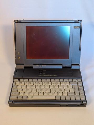 Vintage NP-825 laptop – Tas + oplader en handleiding beschikbaar voor biedingen